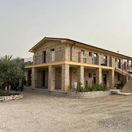 Ll Crinale Village Lantgård