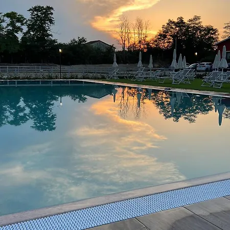 Ll Crinale Village Lantgård